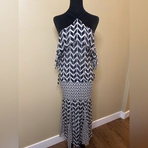 BCBG MAXAZRIA 100% Slik Chevron Patterned Navy and White MaxiDress